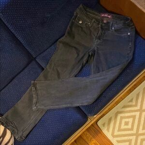 Black Gloria Vanderbilt jeans, size 8 short.